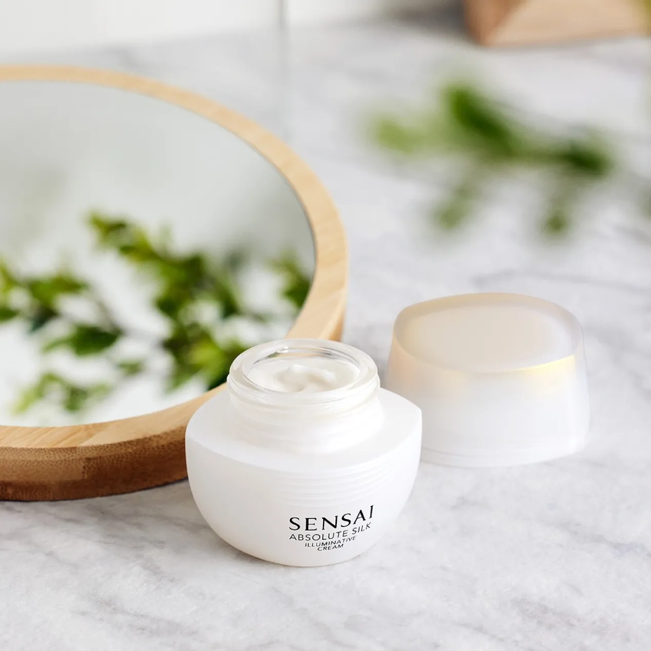 Absolute Silk Illuminative Cream