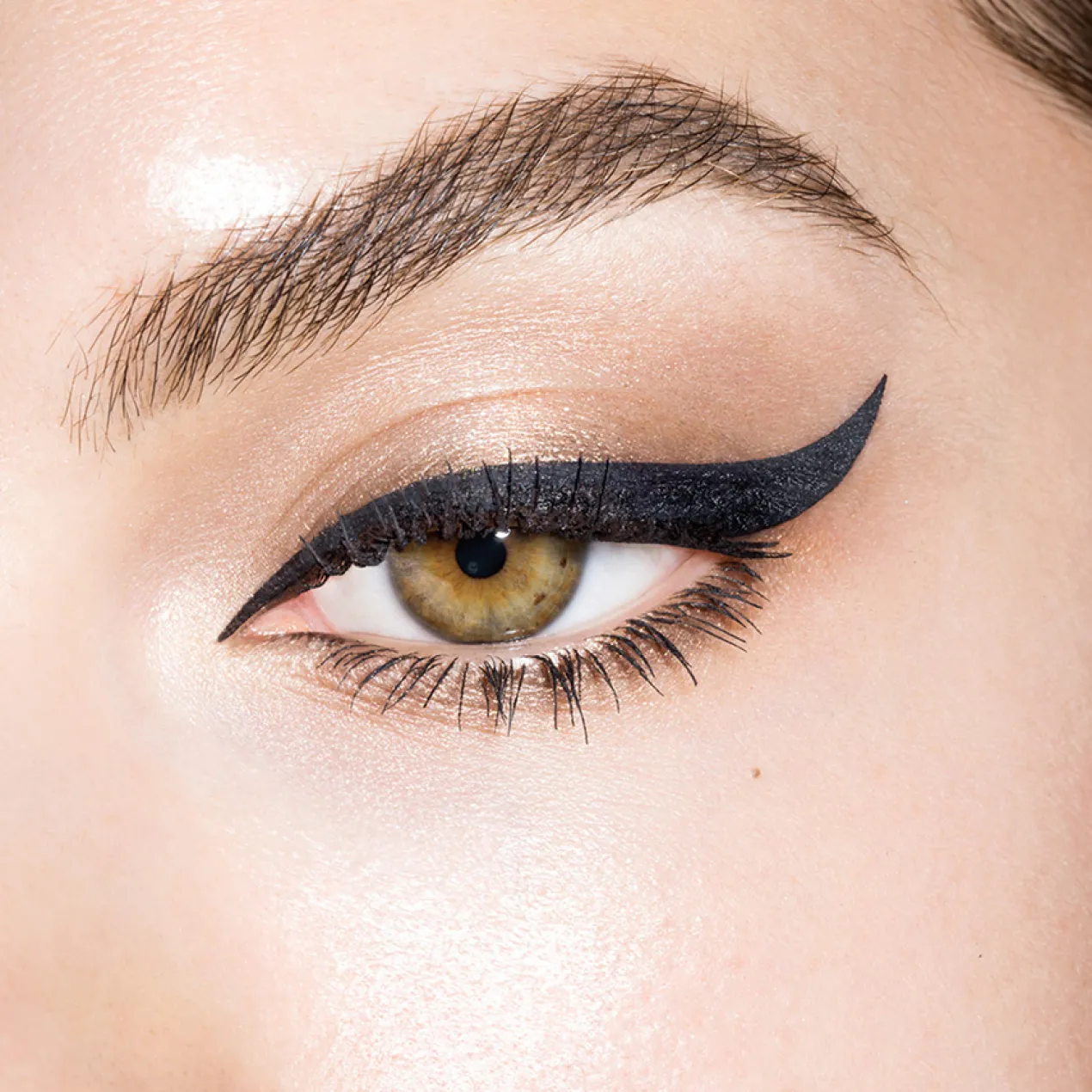 ColorstaySharp Line Eyeliner Liquide Pointe Fine