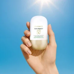 Fluide solaire invisible quotidien SPF50 Pores & Imperfections Sun Perfect AIR