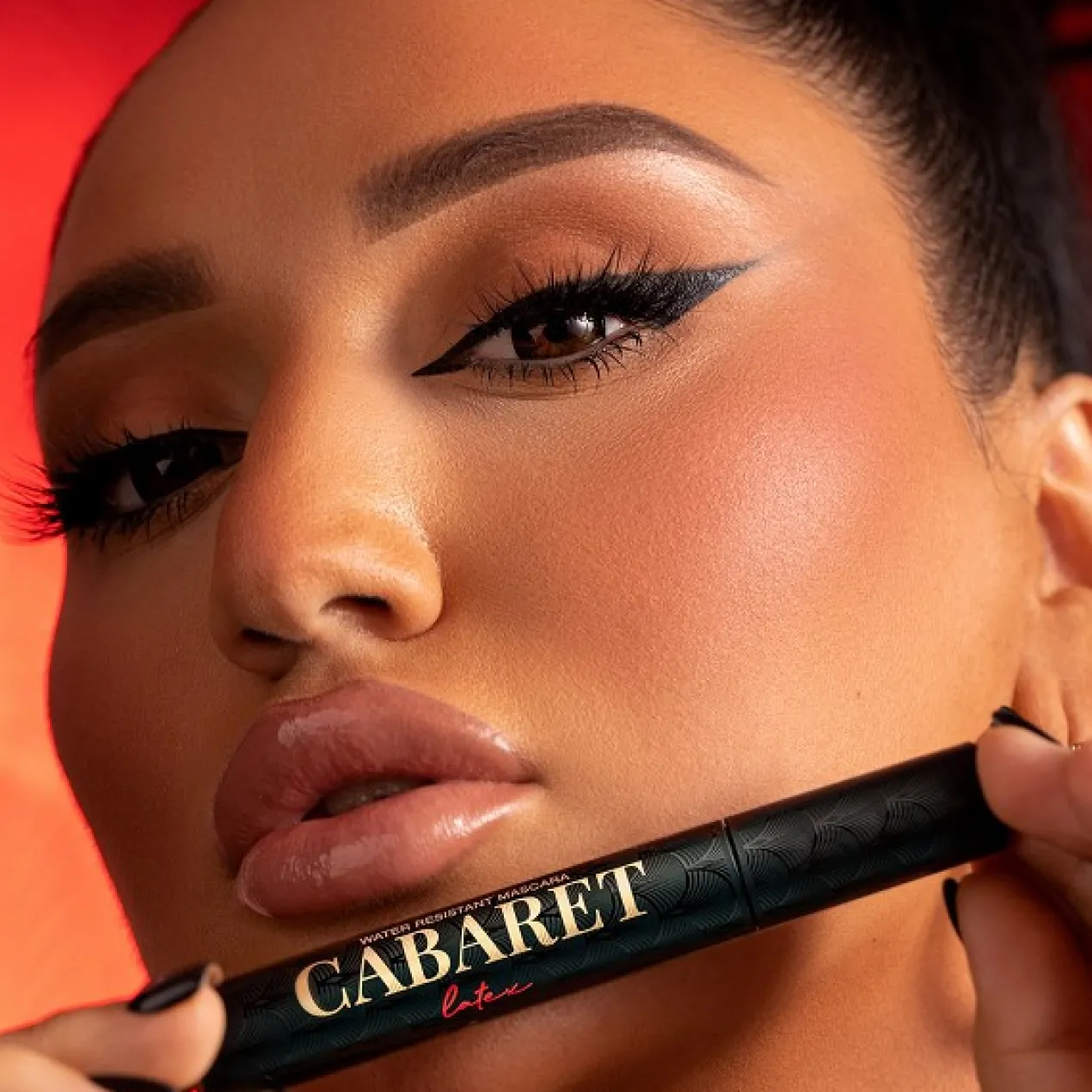 Mascara Cabaret Latex