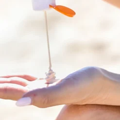 Spray solaire protecteur pour peaux sensibles
